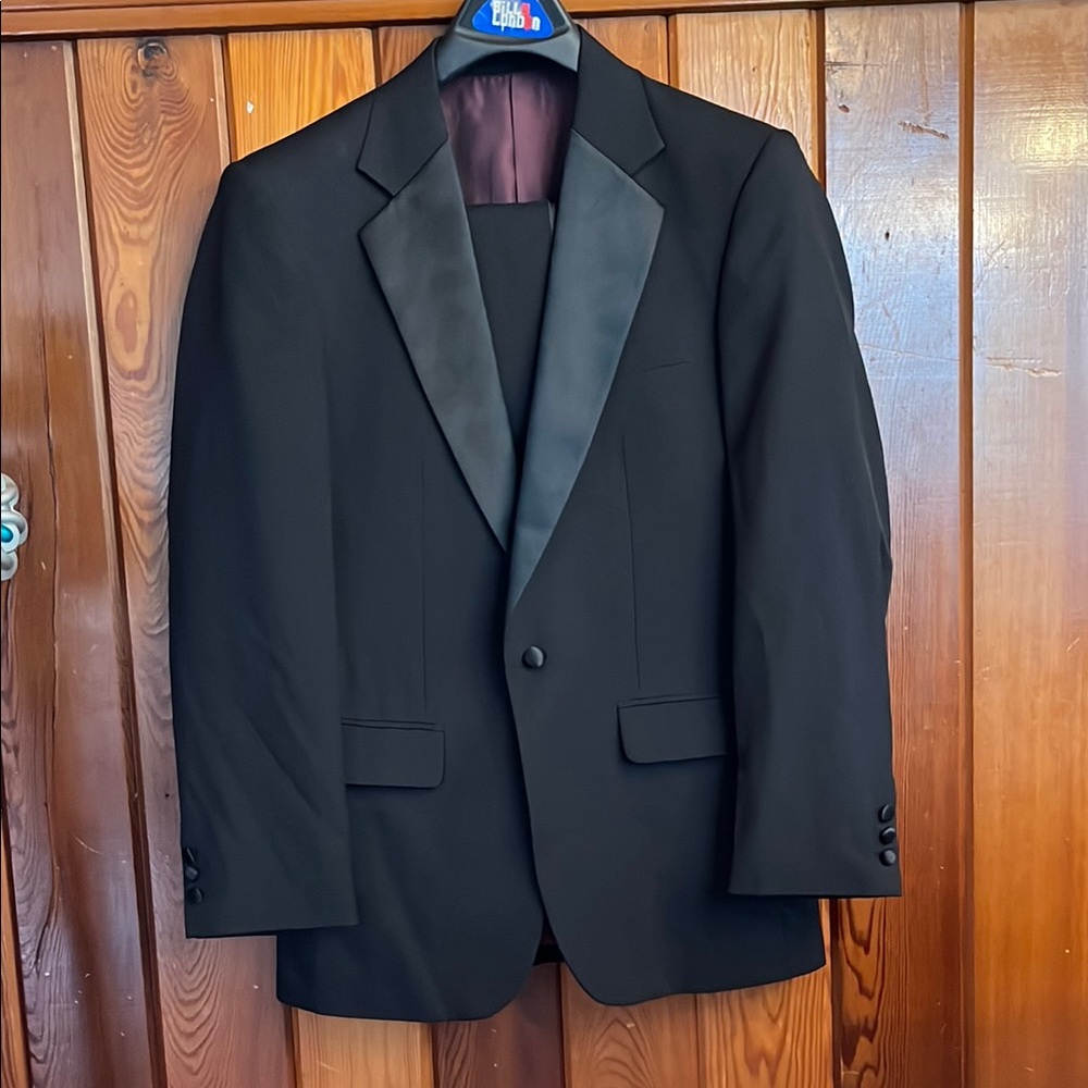Elegant Black Men's Tuxedo Blazer & Pants Worn Once 38R 31R